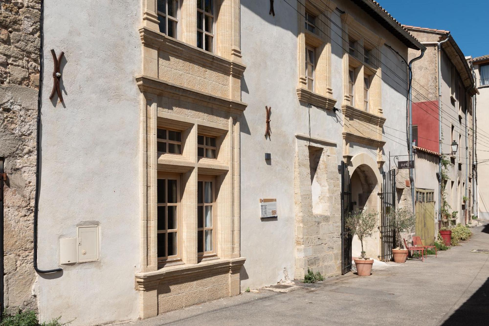 La Maison D'En Bas Des Seigneurs Cucuron Exterior photo